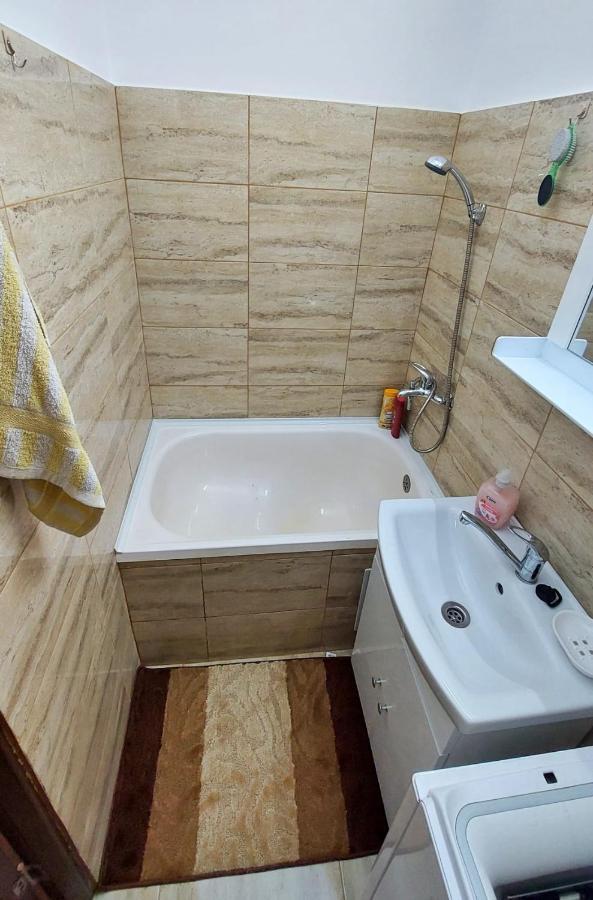Cristina'S Place Arad Bagian luar foto