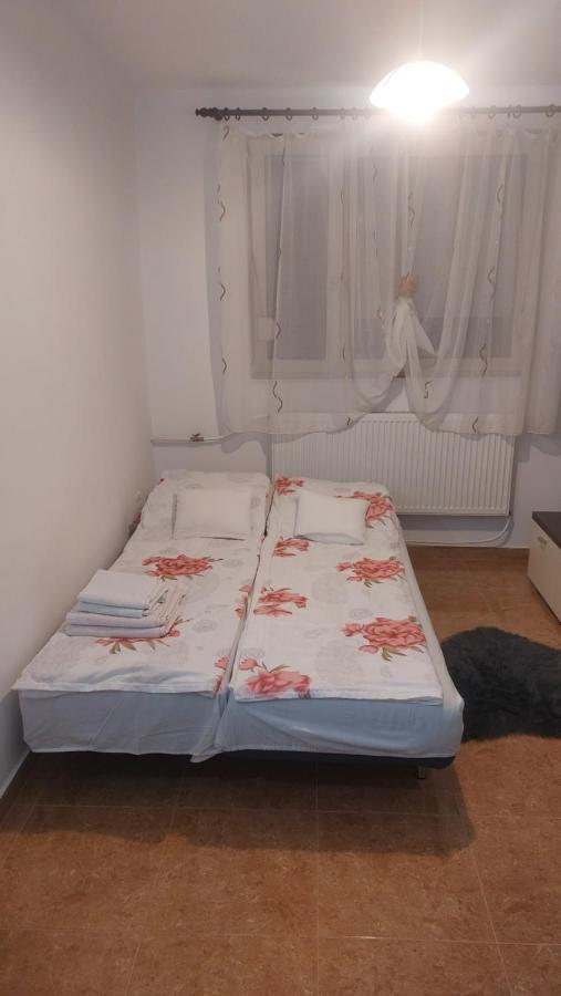 Cristina'S Place Arad Bagian luar foto